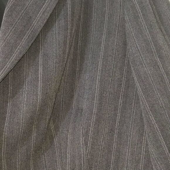 Grace Element gray pinstriped blazer
Sz 10
NWOT - Picture 4 of 6